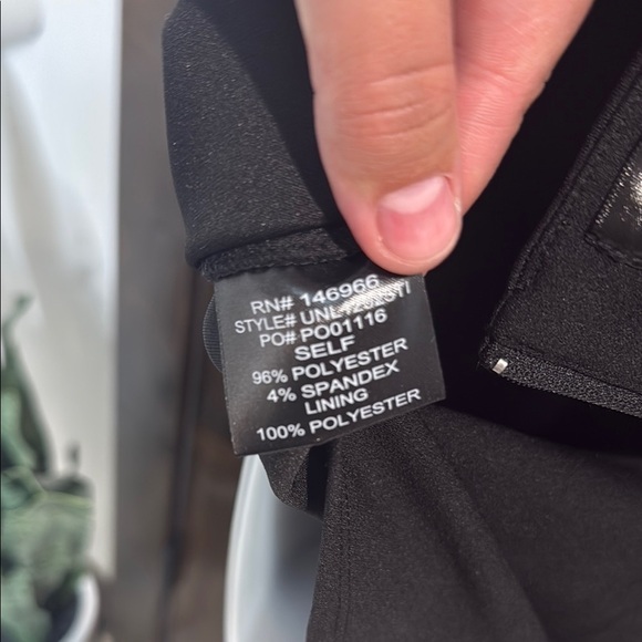 Chic Black V-Neck Romper open cross cross back Women’s Size L - Picture 6 of 8